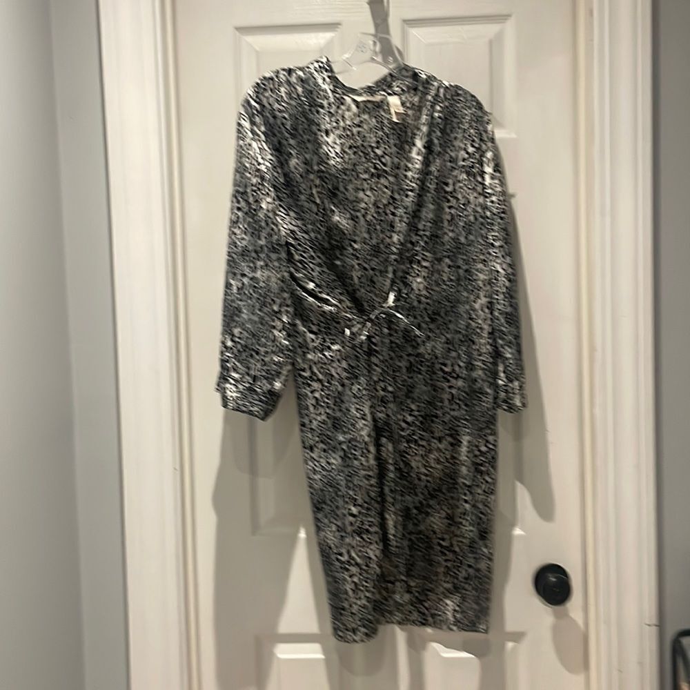 Ambrielle leopard print robe SZ Small